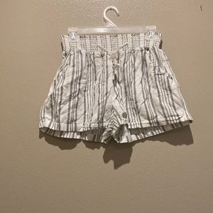 full circle trends shorts, size L